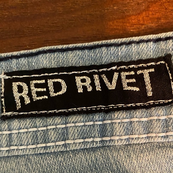 Women’s Red River Light Wash Flare Jeans - Picture 5 of 6